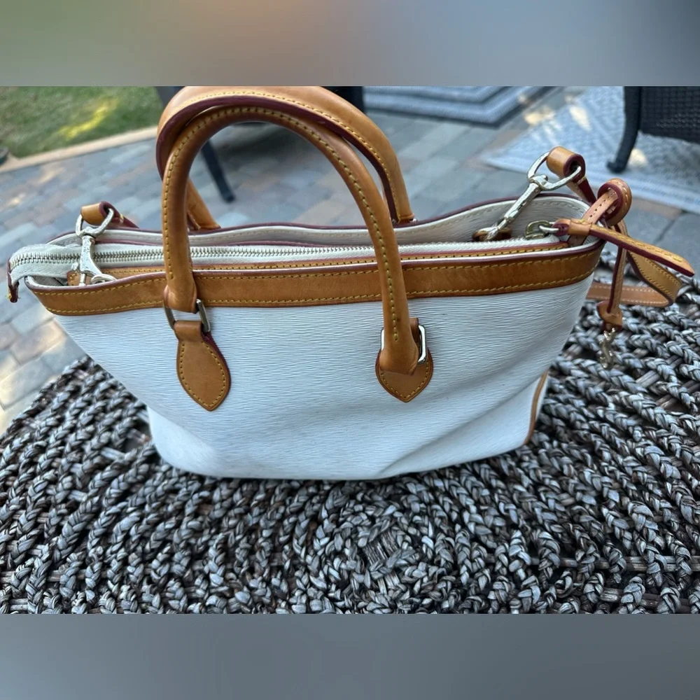 Dooney and Bourke top handle bag - Picture 3 of 8